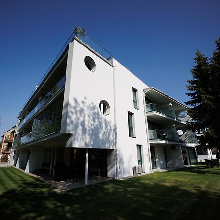 Villa Bauhaus Wellness Apartman Siófok Exterior foto