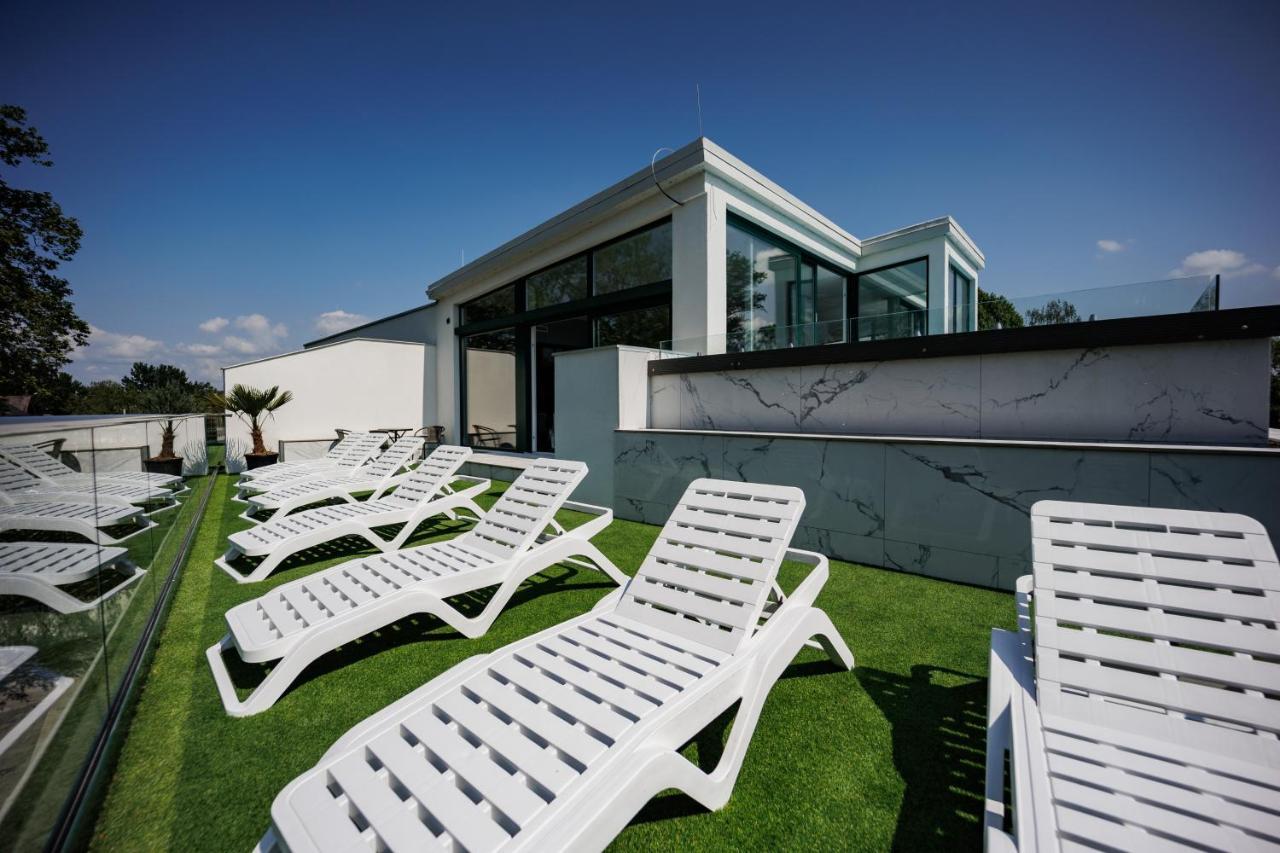 Villa Bauhaus Wellness Apartman Siófok Exterior foto